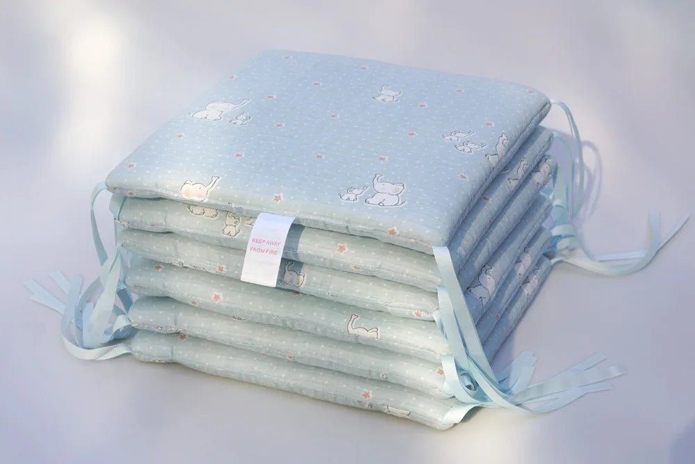 Les coussinets du contour de lit de bébé bleu Eléphant
