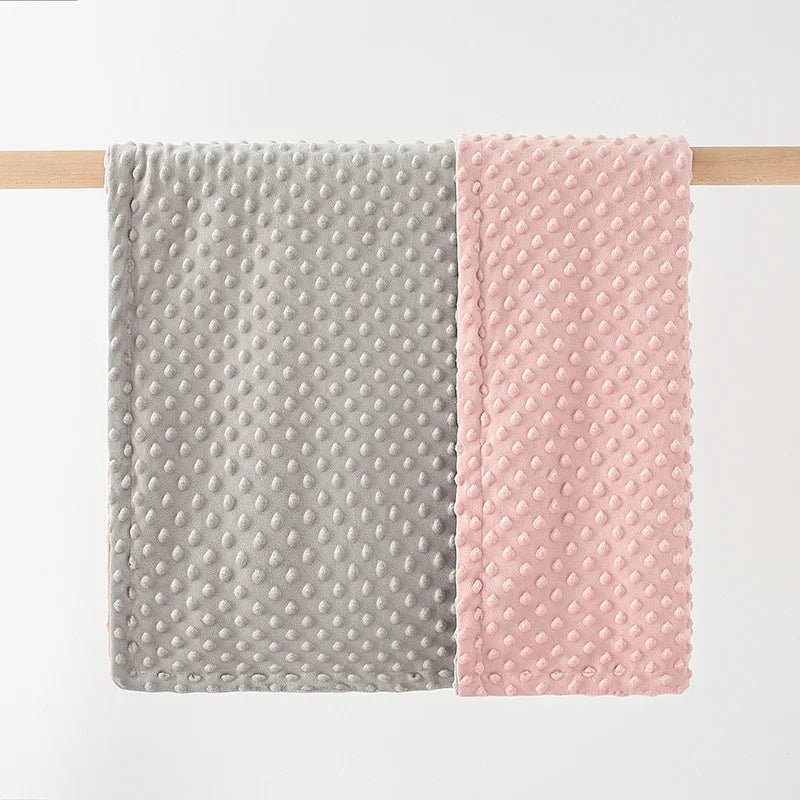 Couverture bébé FullMinky gris et rose étalée