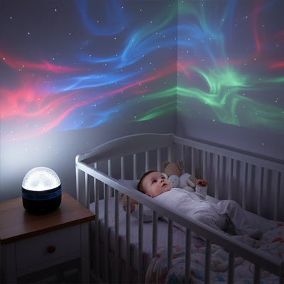 Bébé bercé par notre veilleuse projection NightLightAurora™