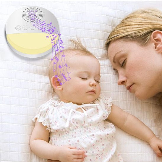 Maman et bébé bercées par la veilleuse bruit blanc MusicLightSleeping™