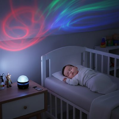 Notre veilleuse projection NightLightAurora™ au chevet de bébé