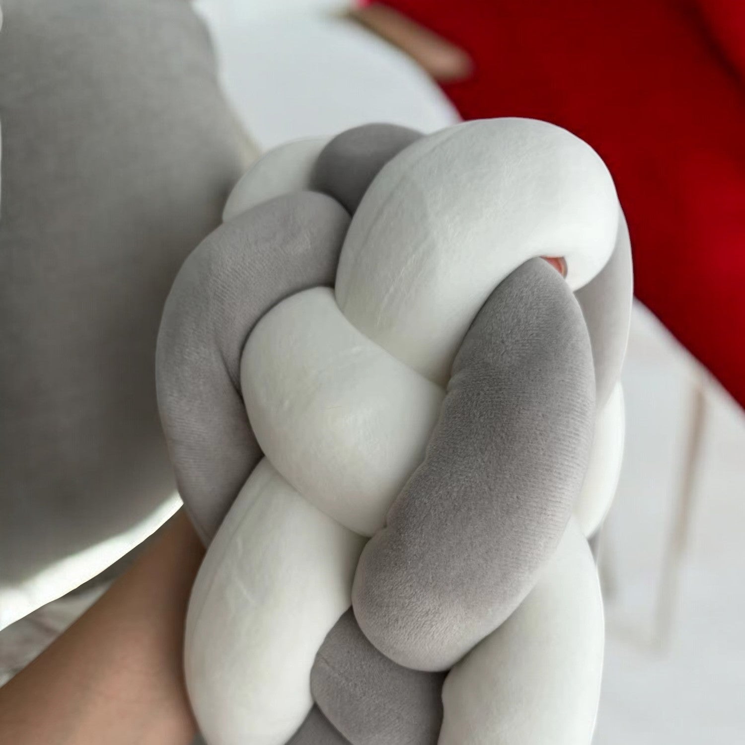 Toucher de la Tresse de Lit Bébé Gris Blanc CozyKnot™