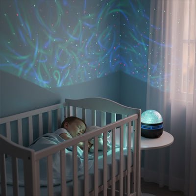 Veilleuse projection NightLightAurora™ au chevet de bébé
