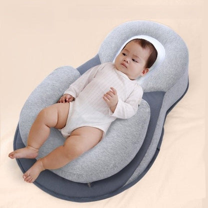 BEBE ALLONGE SUR NOTRE BEBE COCON DIGESTCOCOON