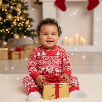 Bébé au pieds du sapin avec notre Pyjama Noel Famille InstantMagik™