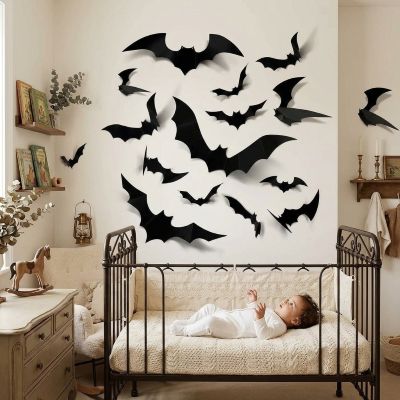 Bébé captivé par nos stickers 3D Halloween