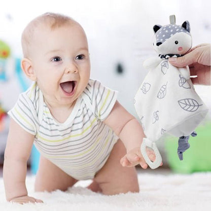 Bébé content de retrouver notre doudou animal renard