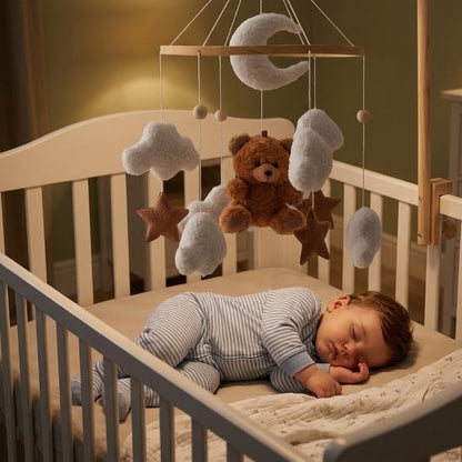 Bébé endormi avec notre mobile bébé Rêve d'ourson céleste marron