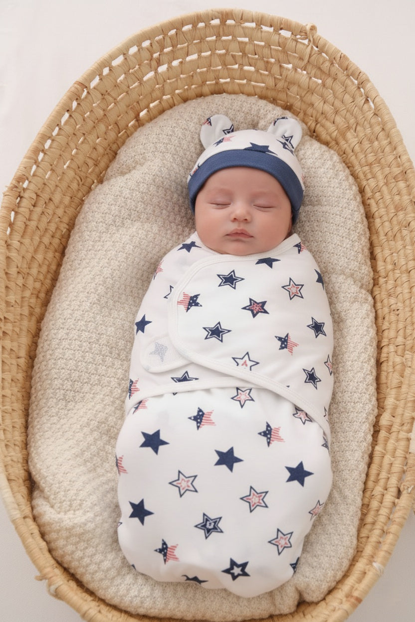Bébé endormi avec une Couverture d'emmaillotage Étoiles