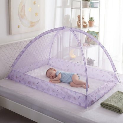 BEBE ENDORMI SOUS NOTRE MOUSTIQUAIRE BEBE LIT DREAMYDOME VIOLETTE
