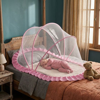 Bébé endormie sous notre moustiquaire lit bébé DreamyRefuge rose