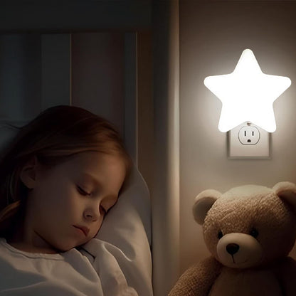 BEBE ENDORMIE SOUS NOTRE VEILLEUSE BEBE STARLIGHTPLUG BLANCHE