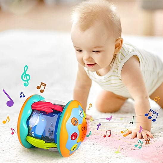 Bébé suivant notre veilleuse musicale bébé Rotating