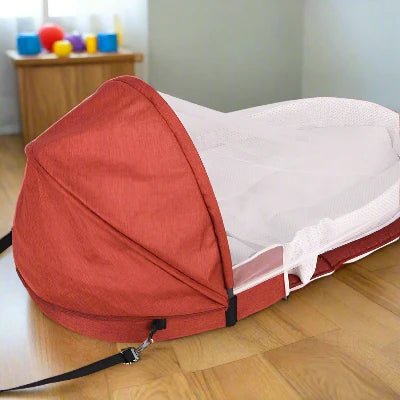 Berceau de Voyage BabyNest™ Rouge installé