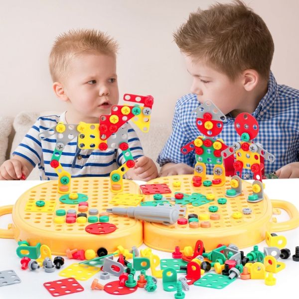 Challenge fraternel avec notre boîte à outils Montesorri BricoBoxKid™