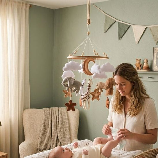 Change simplifié avec notre mobile bébé Safari Céleste