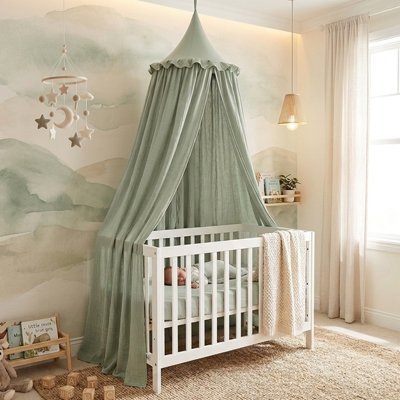 Ciel de lit Bébé vert au-dessus du berceau