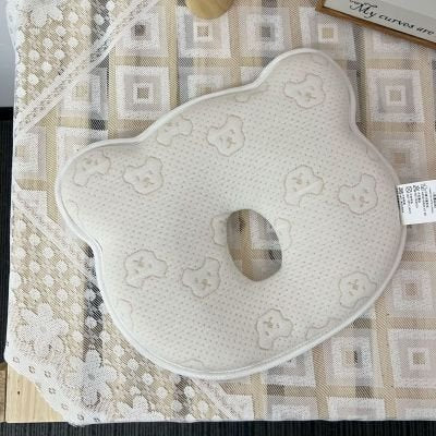 Coussin bébé anti-tête plate ergonomique et respirant beige Ourson