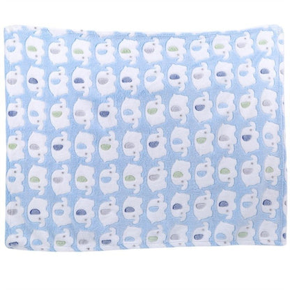 Couverture bébé Éléphanteau bleue étalée