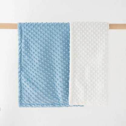 Couverture bébé FullMinky bleu blanc étalée