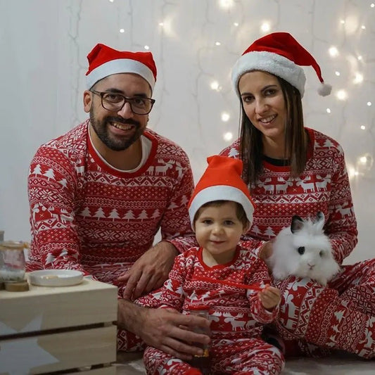 Famille heureuse avec notre Pyjama Noel Famille InstantMagik™