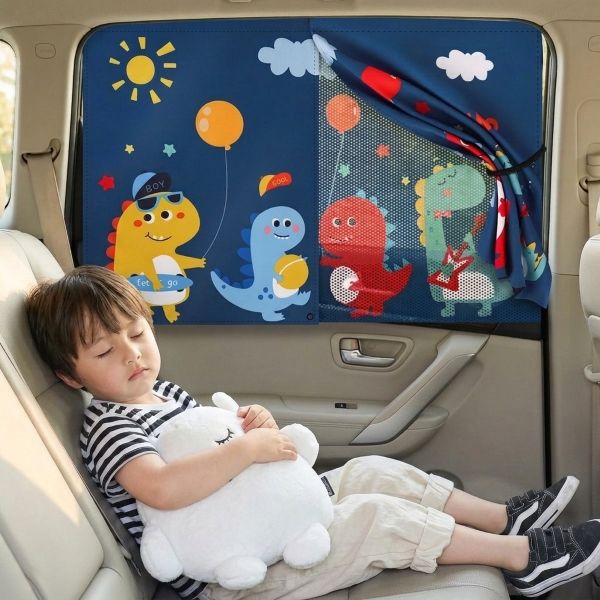 Le pare soleil voiture bébé Dino protégeant bébé