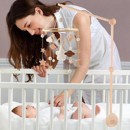 MAMAN ET BEBE AVEC LE MOBILE BEBE LITTLECOSMOS™