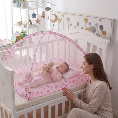 MAMAN ET BEBE ENDORMI SOUS NOTRE MOUSTIQUAIRE BEBE LIT DREAMYDOME ROSE