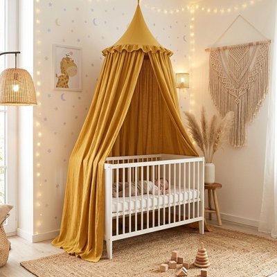 Notre Ciel de lit Bébé jaune au-dessus du berceau
