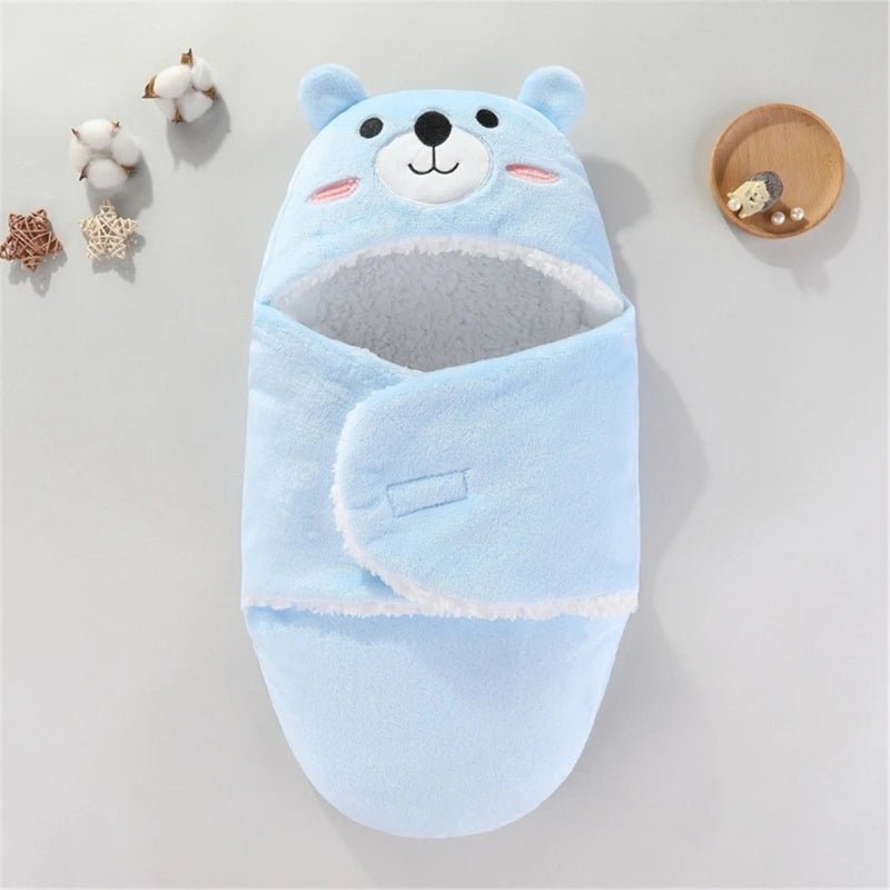 NOTRE COUVERTURE D EMMAILLOTAGE ANIMALSNUGGLE™ OURS BLEUE FERMEE