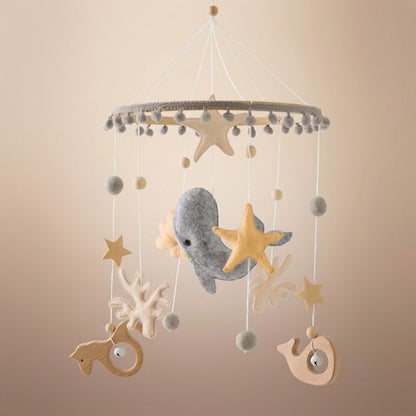 Notre mobile bébé DreamyWhale™ gris