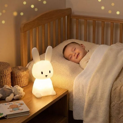 Notre veilleuse lapin Bunny au chevet de bébé