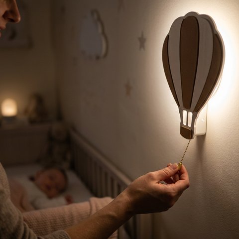 Notre Veilleuse murale BalloonLight™ au chevet de bébé