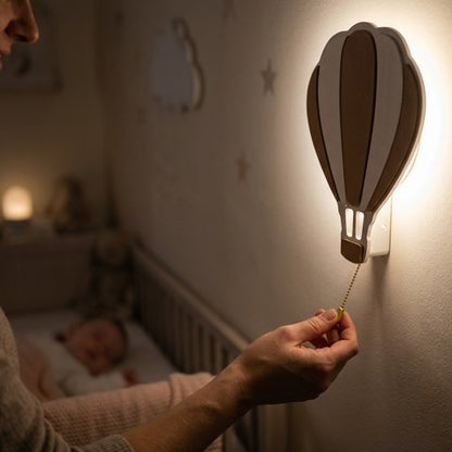 Notre Veilleuse murale BalloonLight™ au chevet de bébé