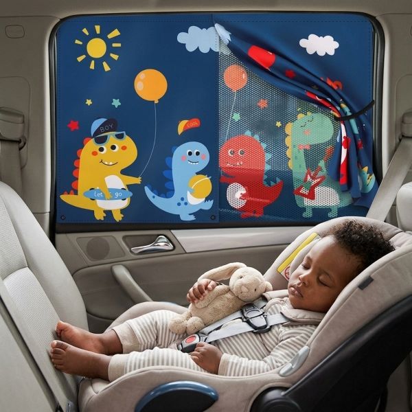 Pare soleil voiture bébé Dino protégeant bébé