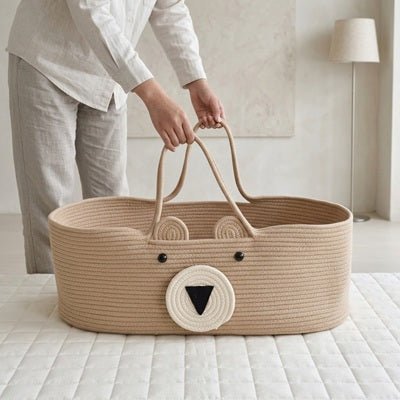 Parent transportant notre couffin bébé cadeau de naissance motif Ourson Marron