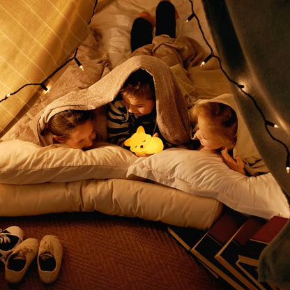 Soirée pyjama entre enfants avec notre veilleuse bébé FoxNightLight™