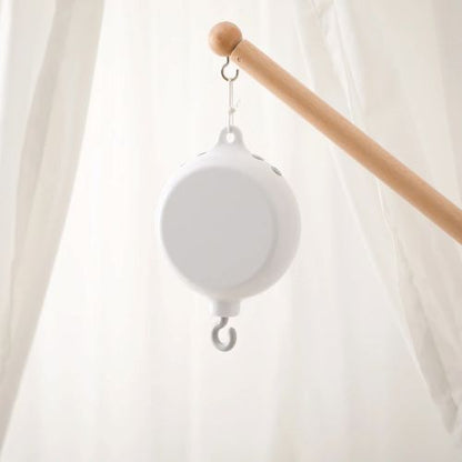 Accrochage de notre boîte musicale rotative pour mobile bébé avec télécommande et volume réglable