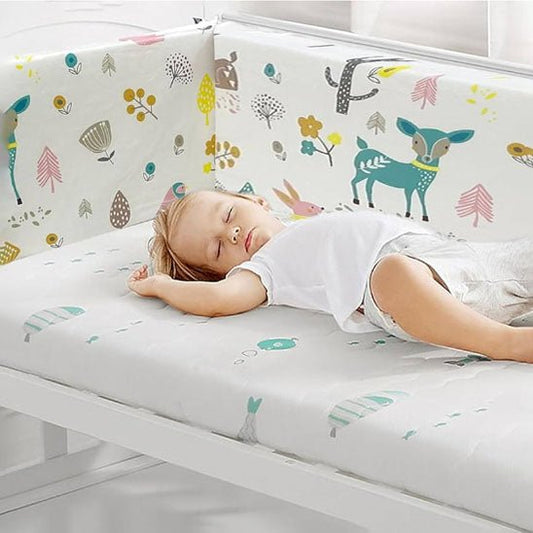 Tour de lit bébé Paysage des bois entourant un bébé endormi