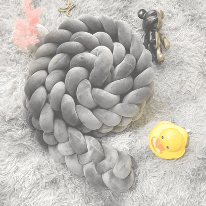 Tresse de lit bébé gris CozyKnot™ nouée