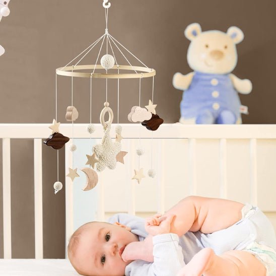 UN BEBE ALLONGE AVEC NOTRE MOBILE BEBE LITTLECOSMOS™