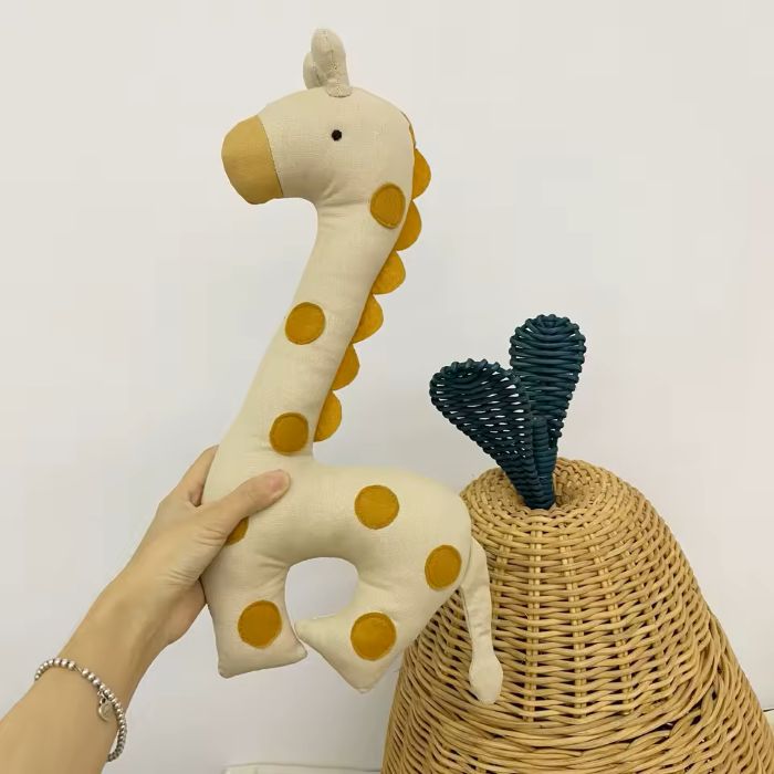 Variante moutarde de notre doudou CuteGiraffe™