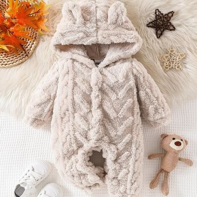 Vue de face de notre grenouillère bébé Oursonette™ beige clair