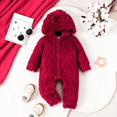 Vue de face de notre grenouillère bébé Oursonette™ rouge
